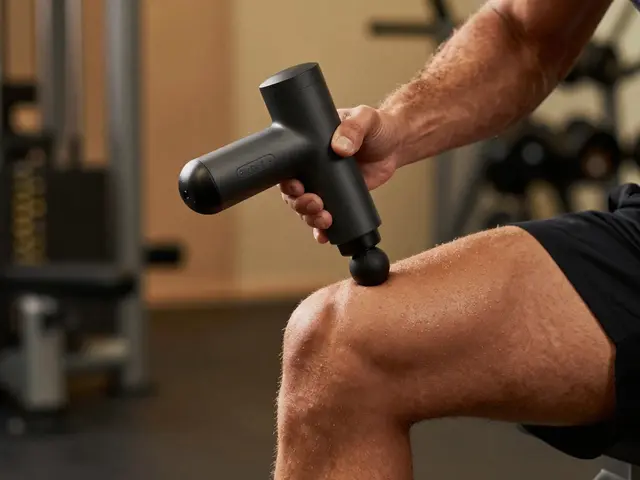 Percussion Masajın Sırlarını Çözmek: Nedir, Nasıl Çalışır ve Kimler İçin Uygun?